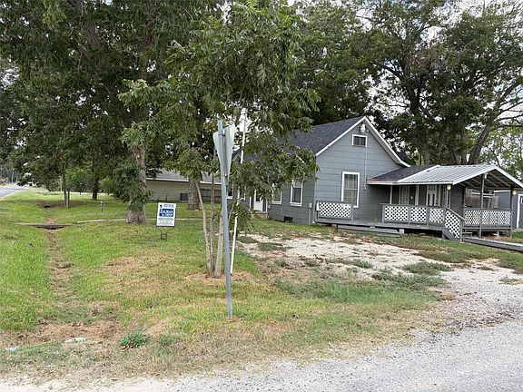 4th image of 802 2nd St