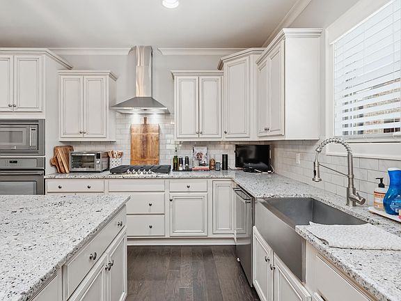 5th image of 2752 Montauk Rd
