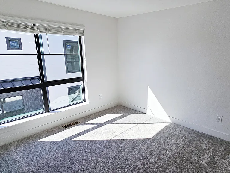 2034 S Holly St — Photo 31
