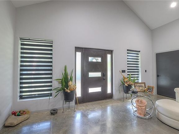 3rd image of 105 Hebar St