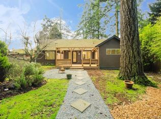 4815 Cordova Bay Rd, Saanich, BC V8Y 2J8