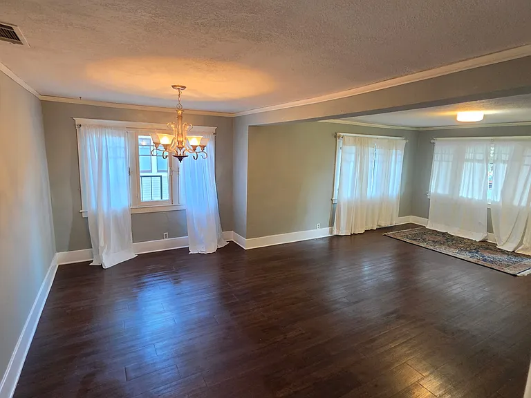 828 Orizaba Ave — Photo 4