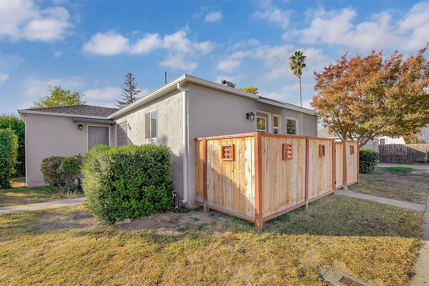 730 Brown Ave photo 1