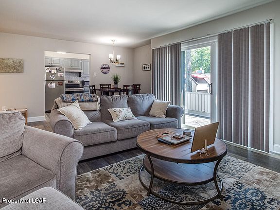 2nd image of 128 Orchard E