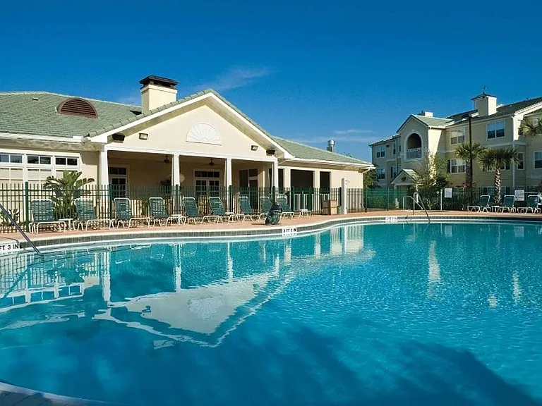 WINDSOR CLUB AT SEVEN OAKS — Photo 9