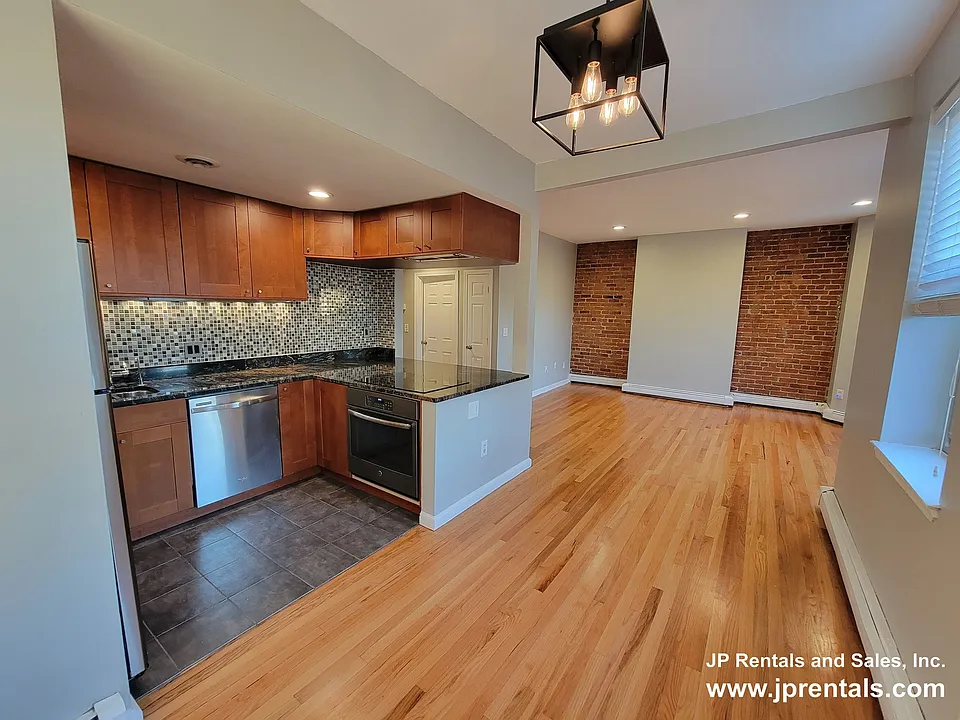 390 Riverway #16