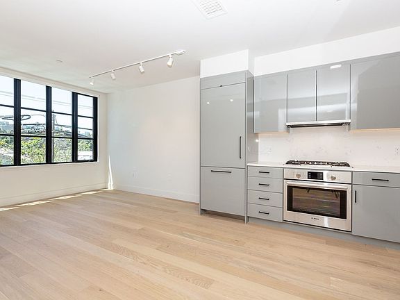 2nd image of 901 Tennessee St #305