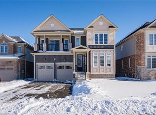 9218 White Oak Ave, Niagara Falls, ON L2G 0E9