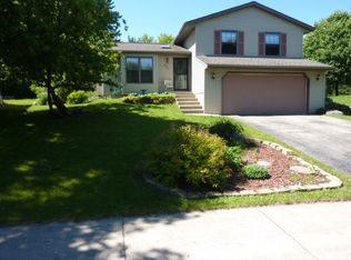409 Lone Eagle Dr, Madison, WI 53713