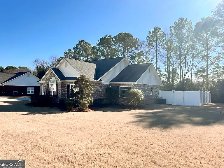 220 Brookstone Dr SW — Photo 3