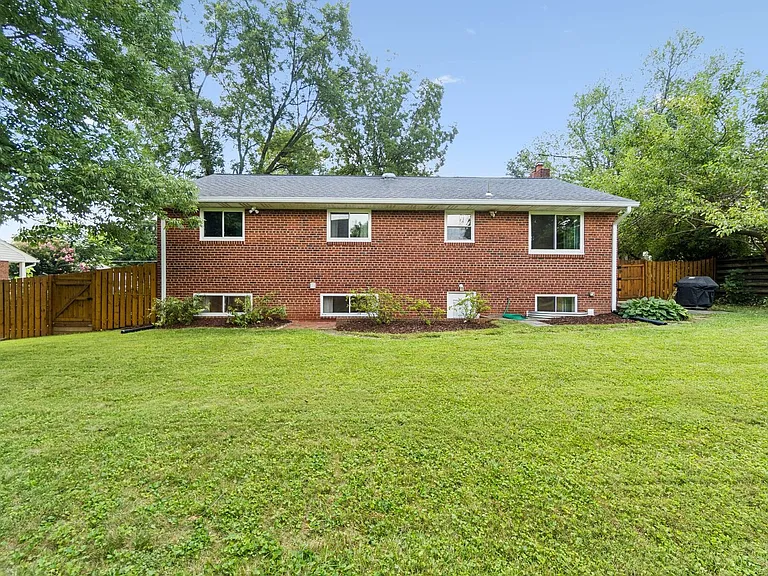 7412 Farnum St — Photo 22