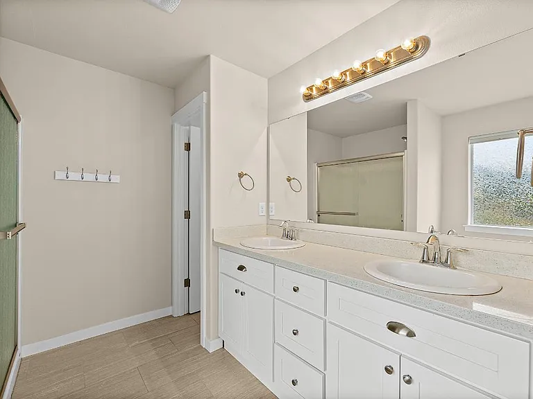 702 Hubbard Rd SE — Photo 30