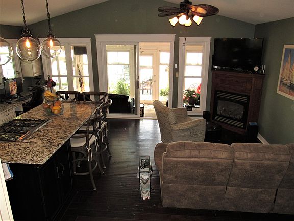 4th image of 25151 McClelland Ln