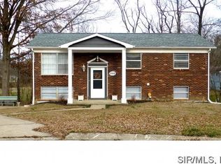 5918 Dogwood Ln, Godfrey, IL 62035