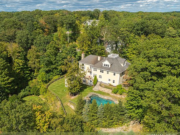 5th image of 59 Fawn Ln