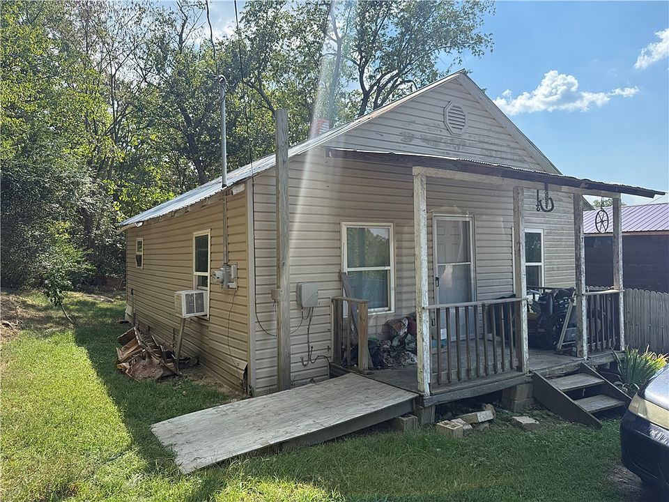 2nd image of 117 S Spring St