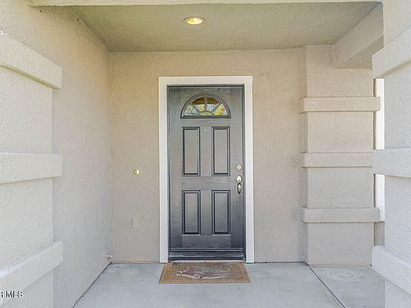 4th image of 38645 Laurie Ln