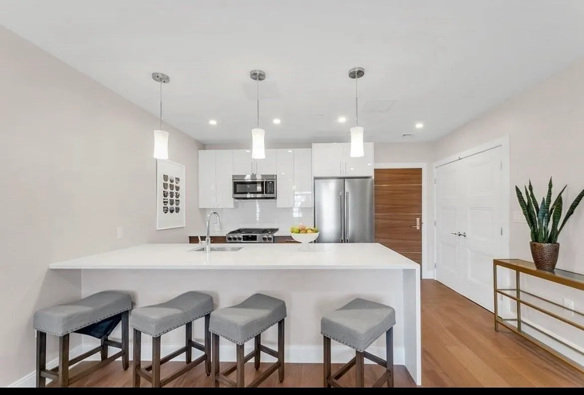 2 bed, 2.0 bath, 1100 sqft, $3,700 — Photo 1