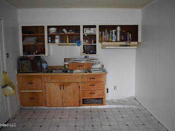 4th image of 501 Walker St