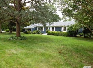 10 Daisy Ln, Smithtown, NY 11787