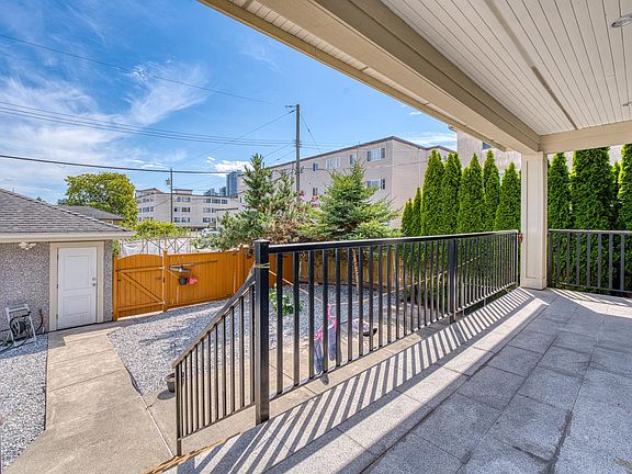 4th image of 4330 William St