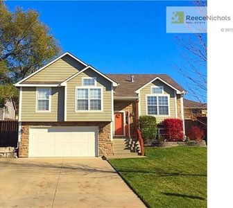 201 Willis Dr, Tonganoxie, KS, 66086