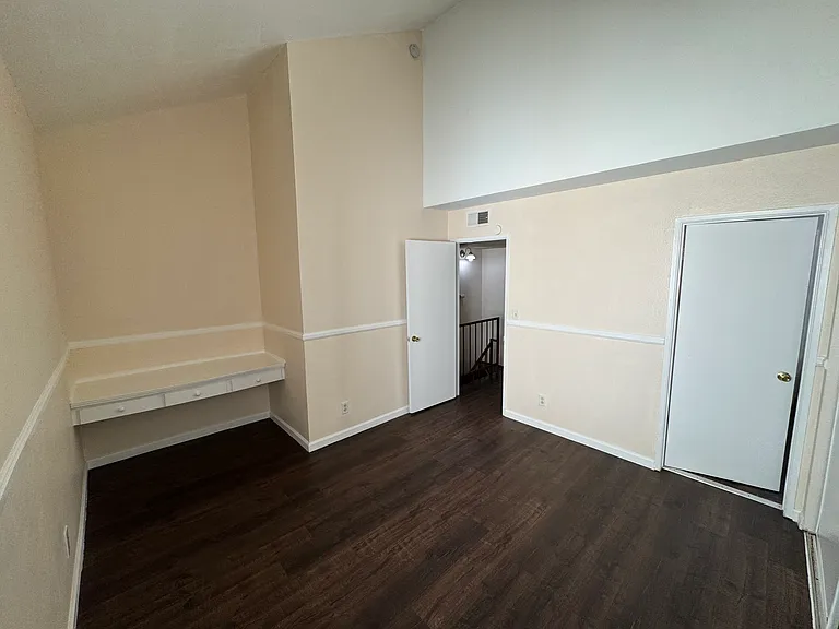 7631 Reseda Blvd — Photo 13