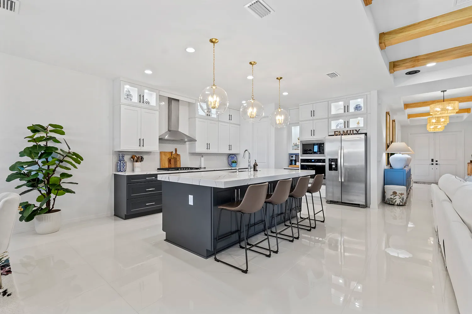 4 bed, 3.5 bath, 2836 sqft, $4,200 — Photo 4