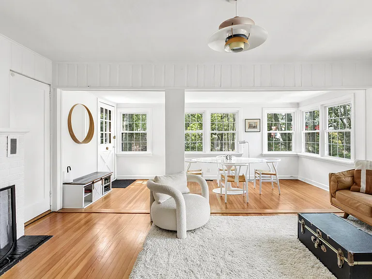 10 Spring Ln — Photo 4