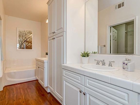 4th image of 2724 Cabrillo Ave