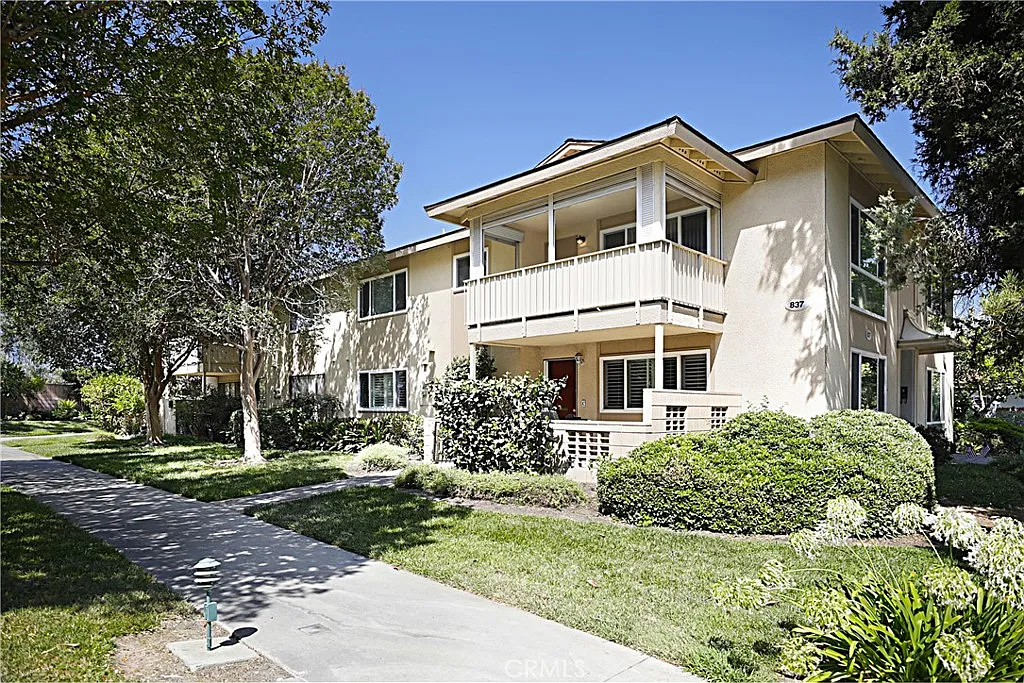 1 bed, 1.0 bath, 770 sqft, $2,300 — Photo 2