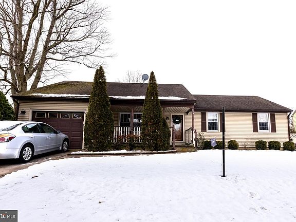 3rd image of 139 Coopers Kill Rd