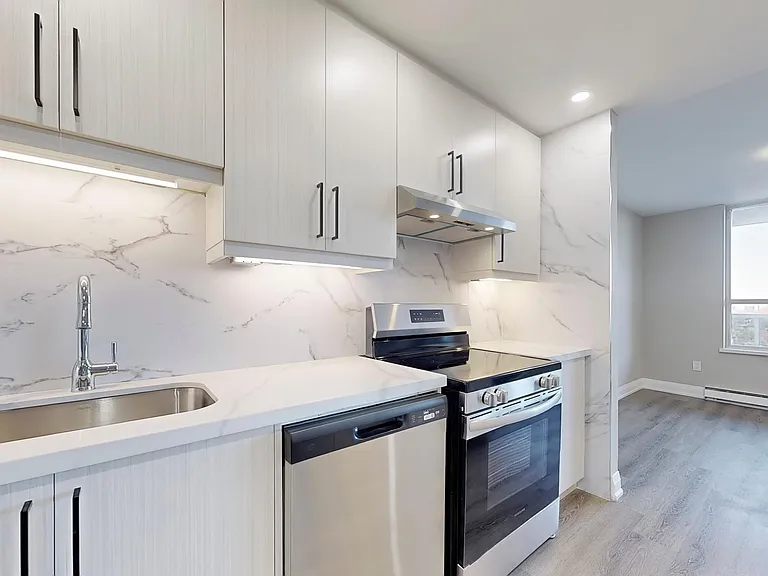 40 Pleasant Blvd — Photo 38