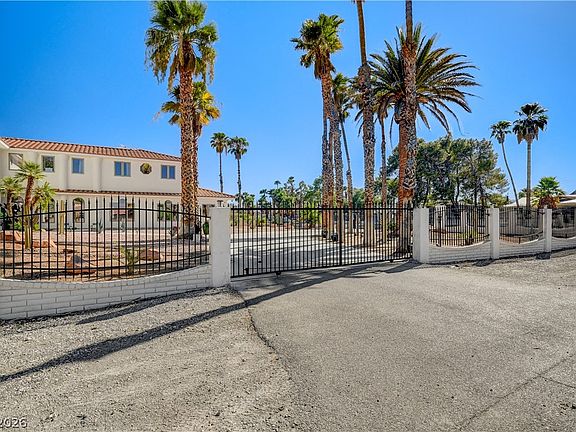 5th image of 2920 El Camino Rd