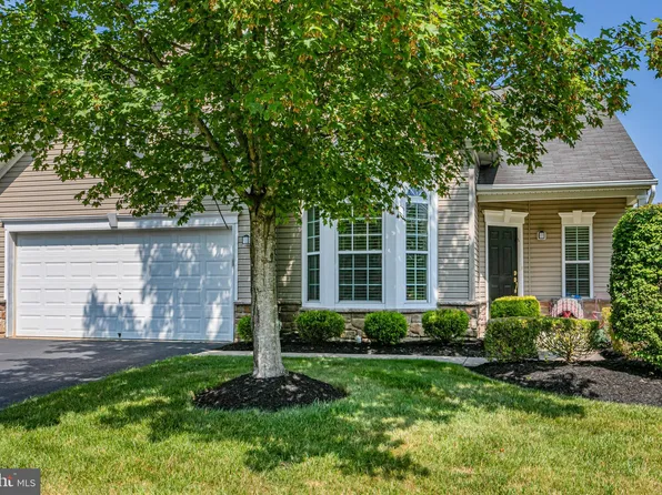 50 Lexington Dr, Pennington, NJ 08534