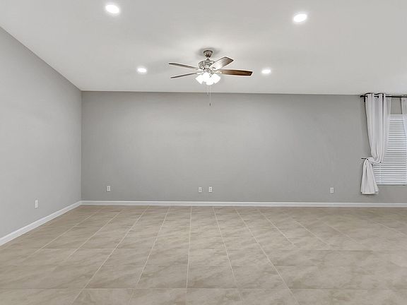 5th image of 577 NW Floresta Drive