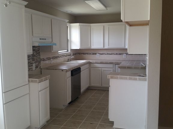 4th image of 2850 Colorado Ave