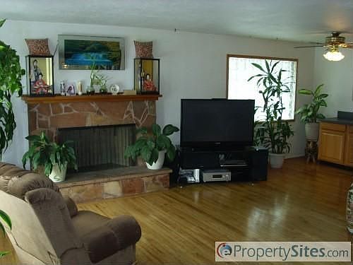 3rd image of 2928 W Rosewood Ave