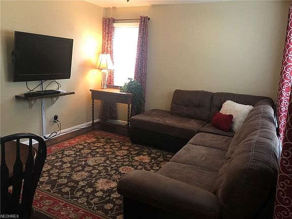 4th image of 800 East Dr