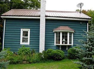 8461 Feddick Rd, Hamburg, NY 14075