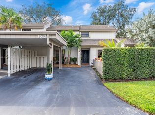 2010 N Deer Creek Wildwood Ln N, Deerfield Beach, FL 33442