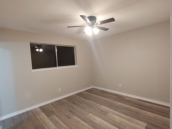 3rd image of 203 Erskine Dr