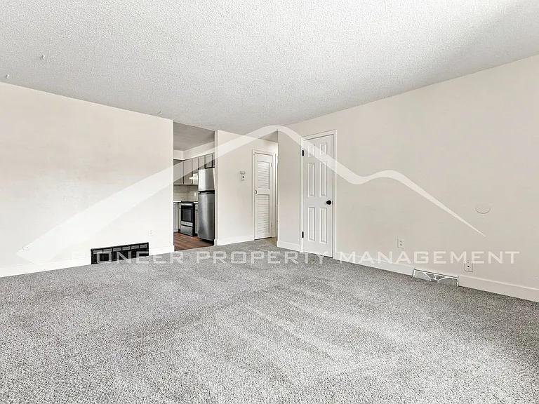 179 Eaton Ct — Photo 4