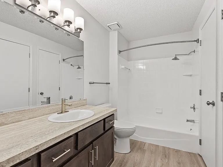 Oak Pointe Apartments — Photo 49