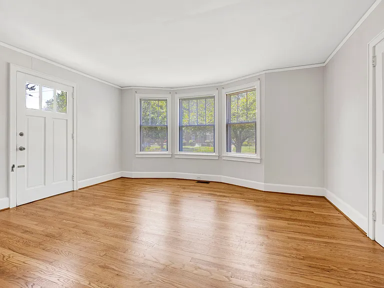 318 Woodrow St #318 — Photo 4