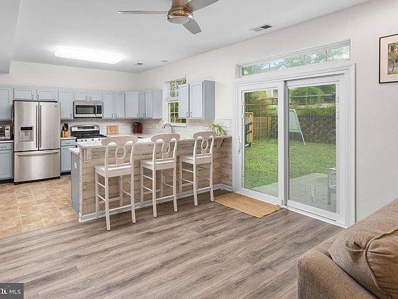 5th image of 11 Lincoln Dr