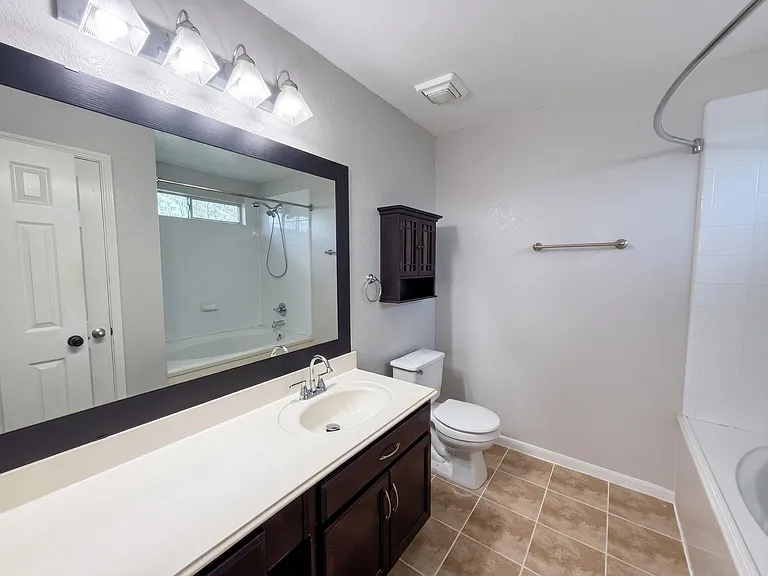 8102 Sanders Glen Ln — Photo 12