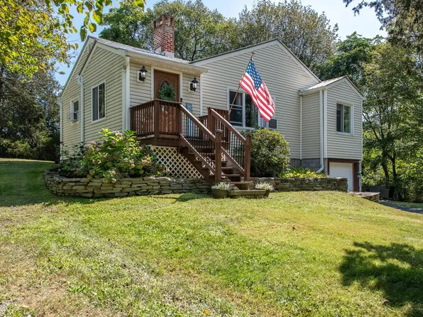 15 Knolls Road, Poughkeepsie, NY 12601