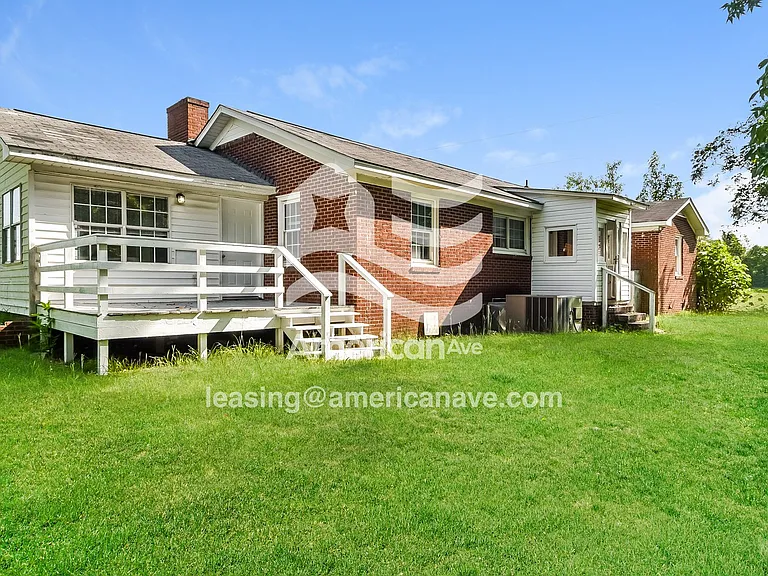 1587_015_wm_-_rear_view_12984372.jpg