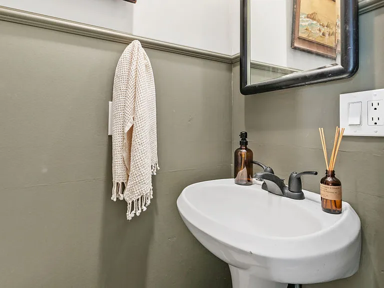 1803 Midvale Dr — Photo 12